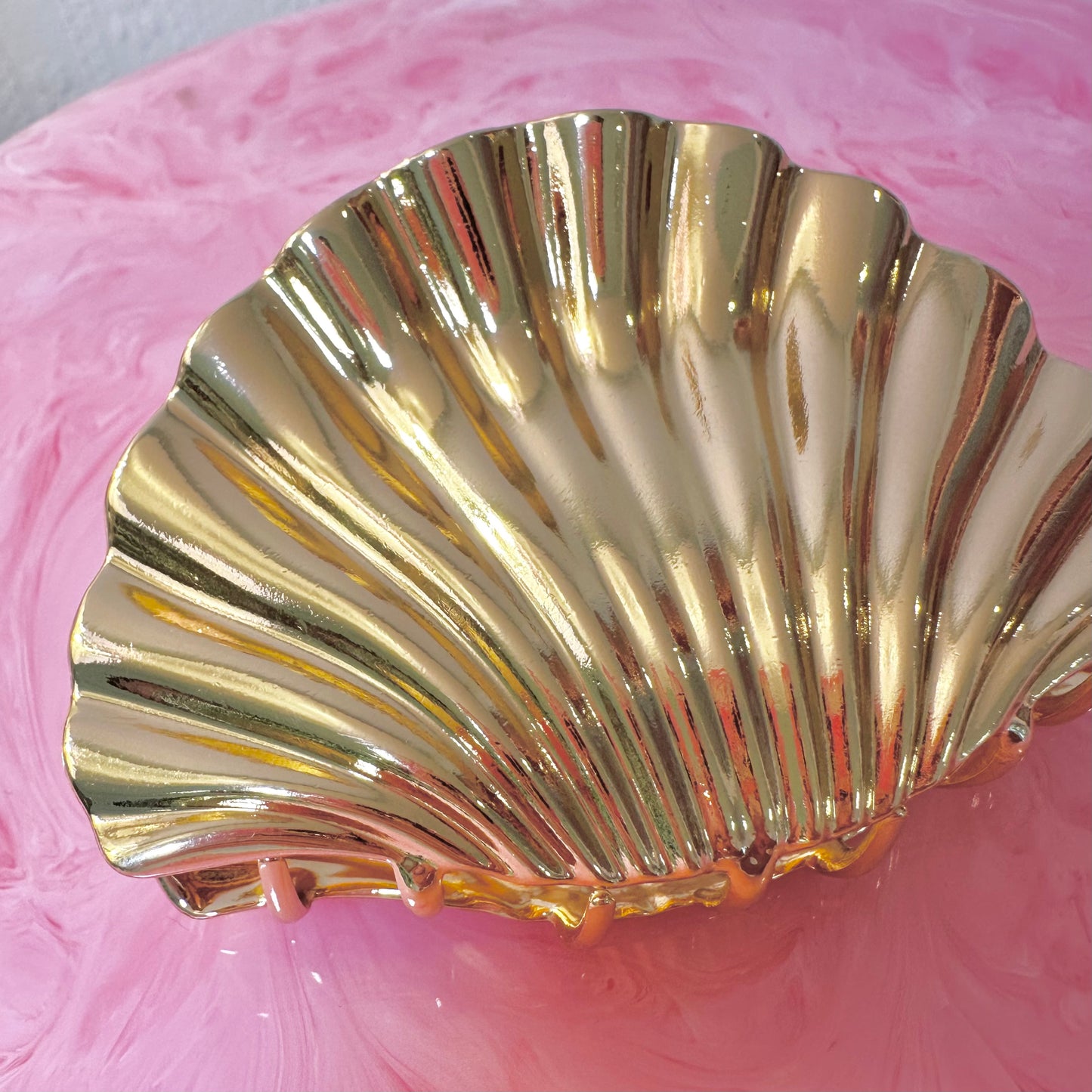 Large Gold Shell Claw Clip