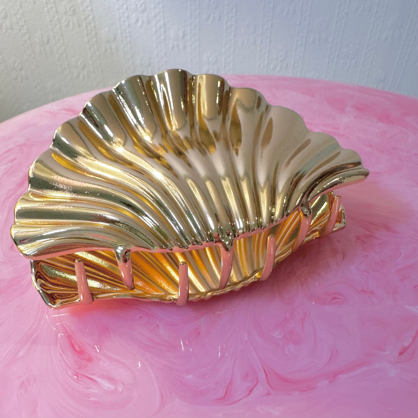 Large Gold Shell Claw Clip