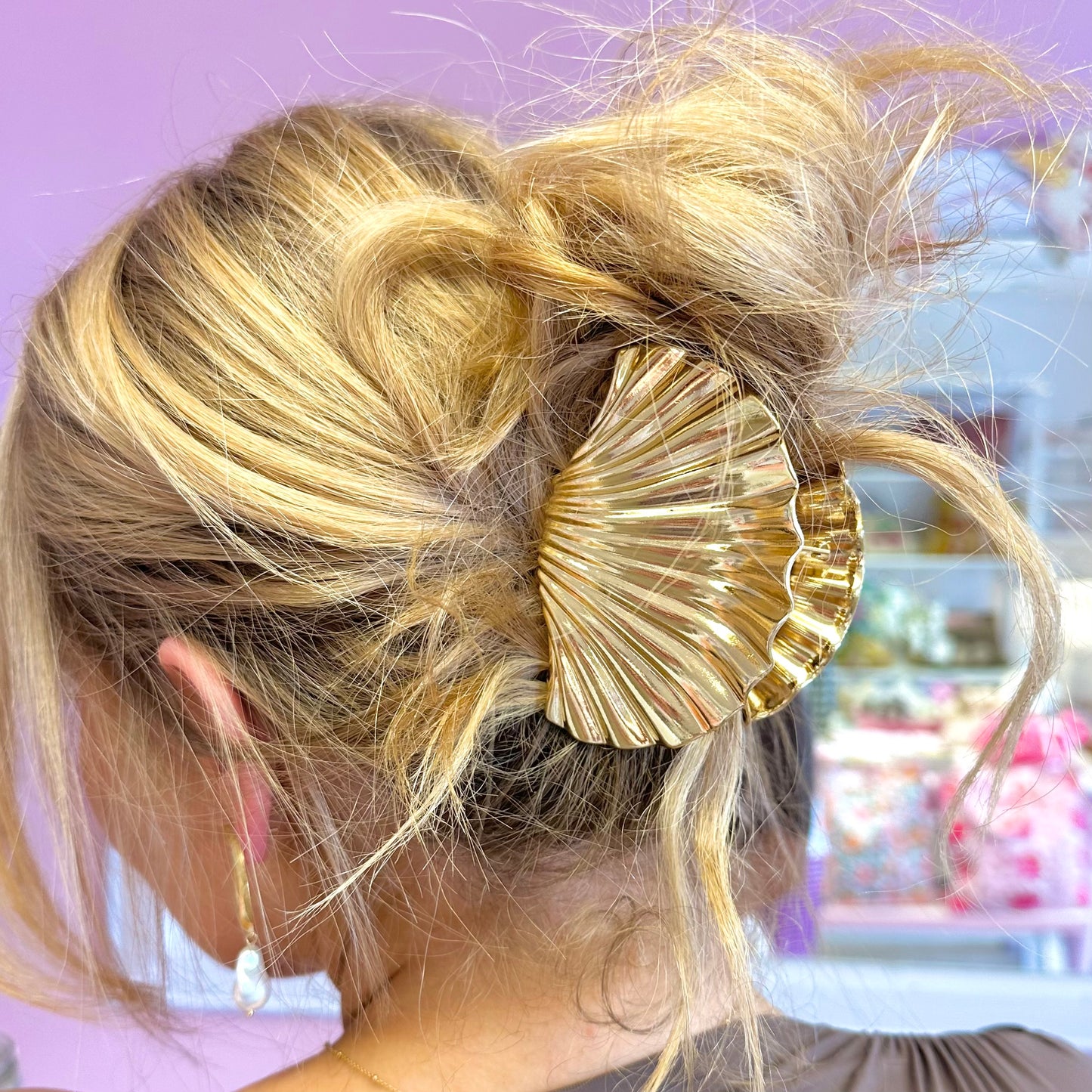 Large Gold Shell Claw Clip