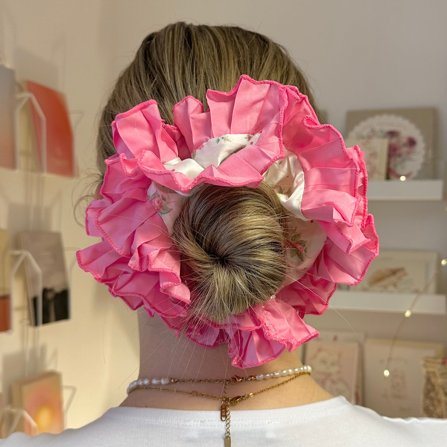 🌸 Frilly Floral Large Scrunchie With Pink Trim 🌸