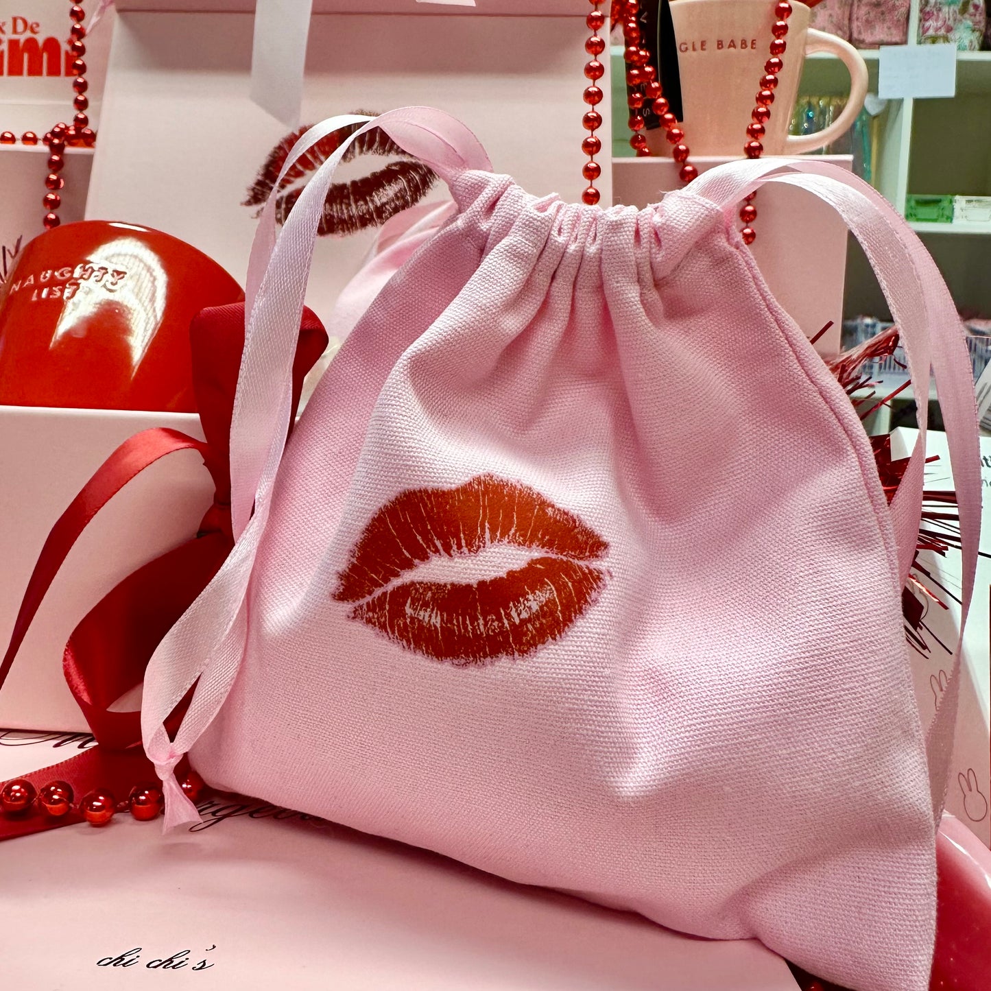 💋 Chi Chi’s Christmas Drawstring Gift Bag 🩷