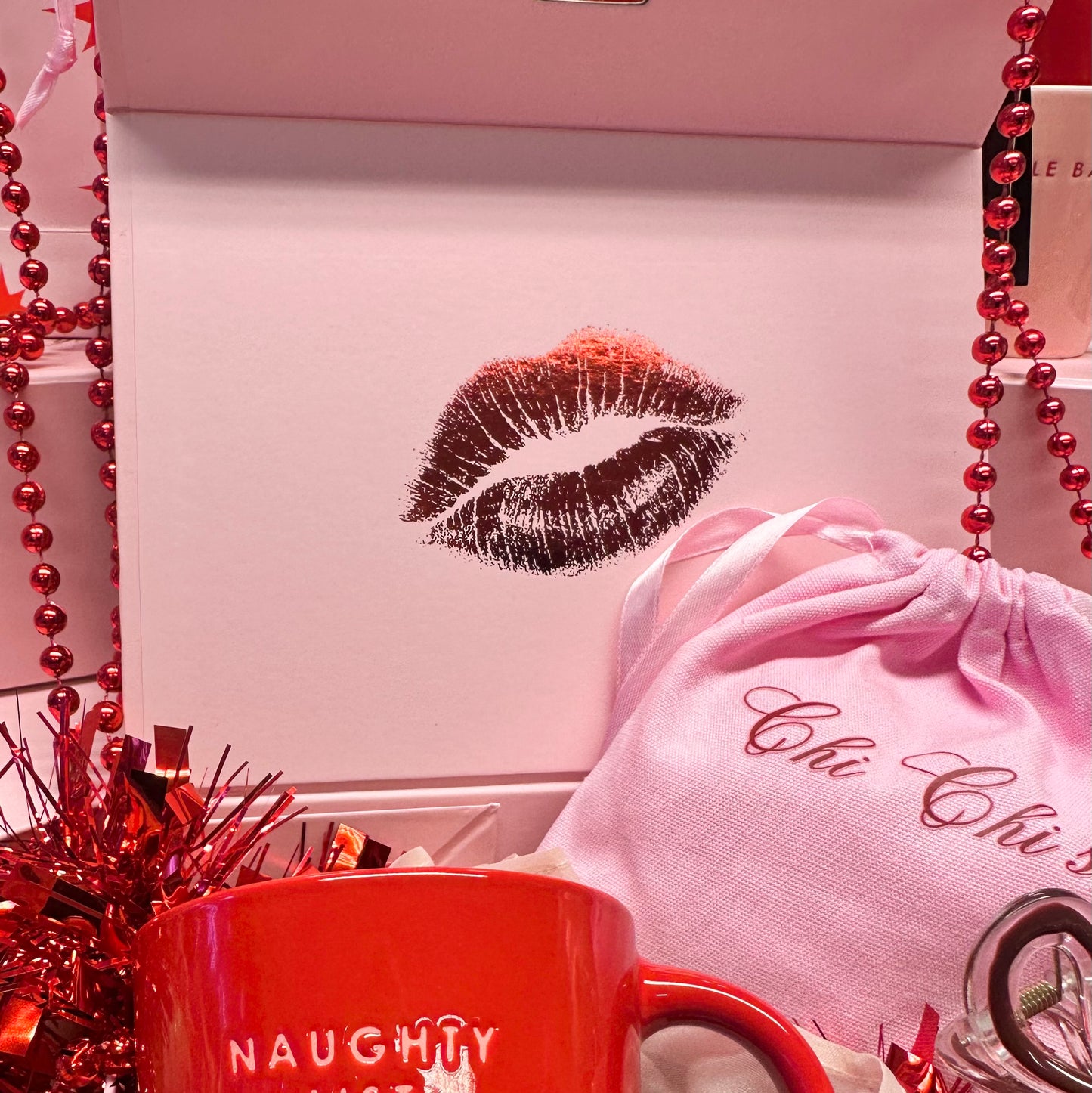 💋 Chi Chi’s ‘Merry Christmas Gorgeous’ Gift Box 🩷