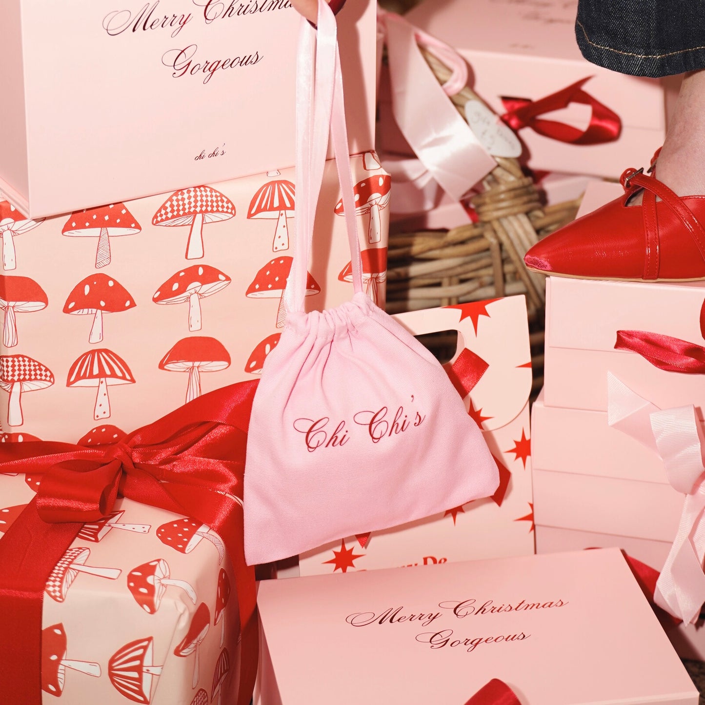 💋 Chi Chi’s Christmas Drawstring Gift Bag 🩷