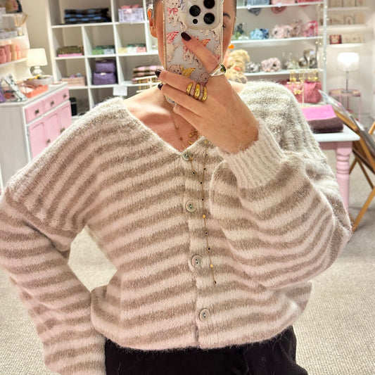 Super Soft Beige & Cream Cardigan (coming back soon) ✨