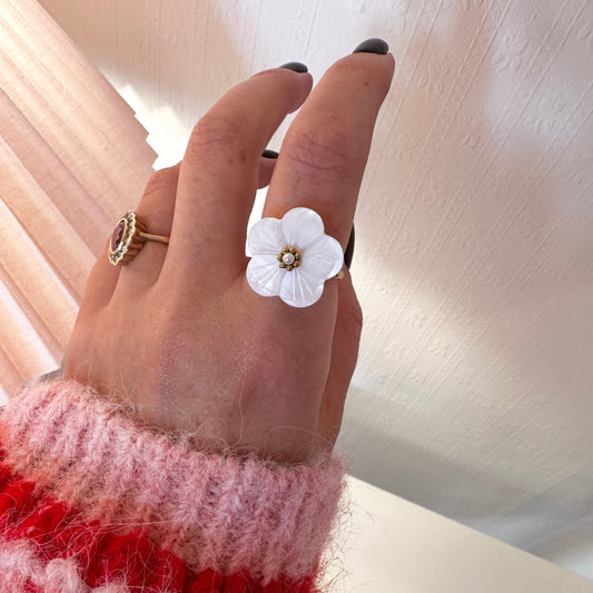 White Flower And Mini Pearl Ring